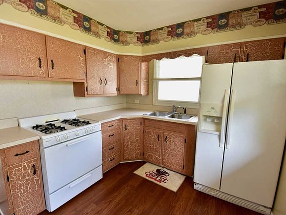 4th image of 1100 Hedgewood Dr