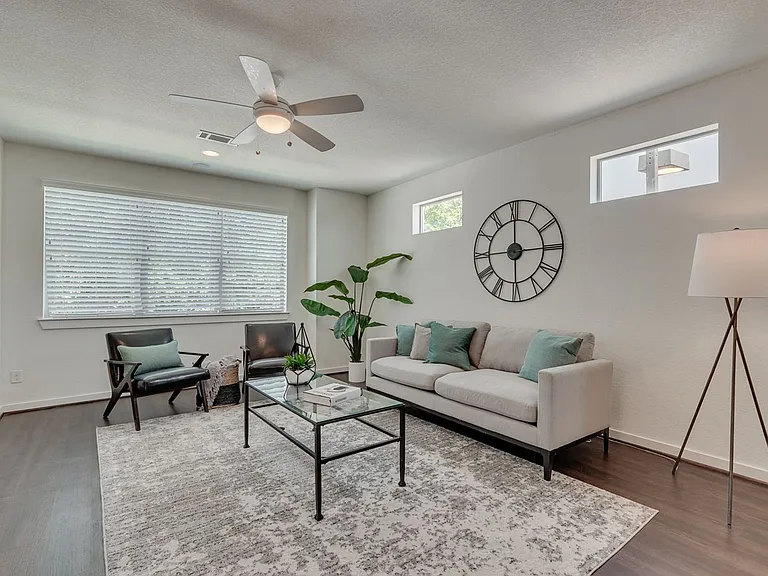 2702 Forest Park Blvd — Photo 5