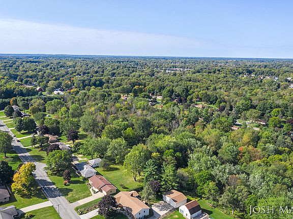 3rd image of 1853 Pheasant Ave NW