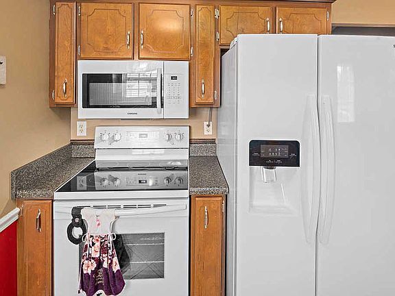 3rd image of 1119 Newberry Dr