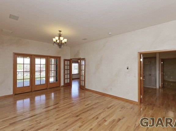 3rd image of 560 E Saddle Dr