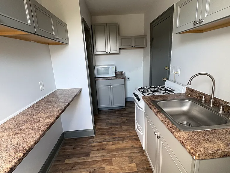 104 E Main St #7 — Photo 8