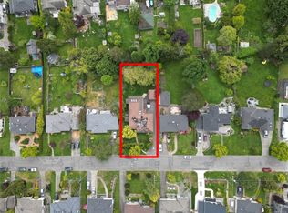 1637 Warren Gdns, Victoria, BC V8S1S9