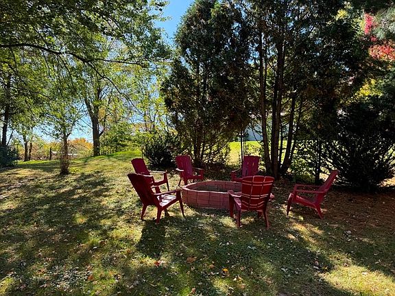 3rd image of 110 E Meadow Cir