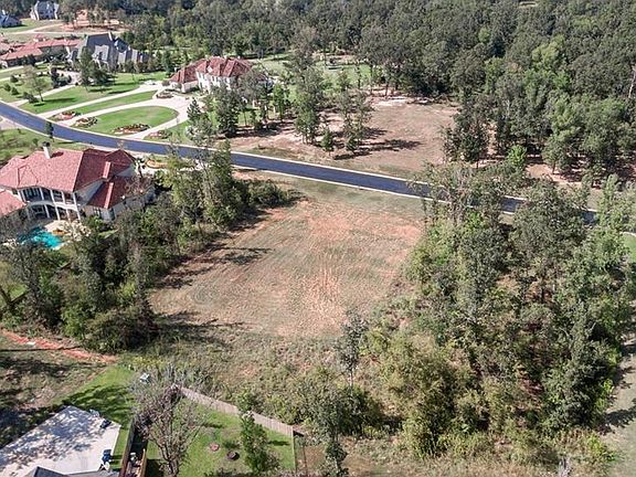 4th image of Southern Trace Pkwy