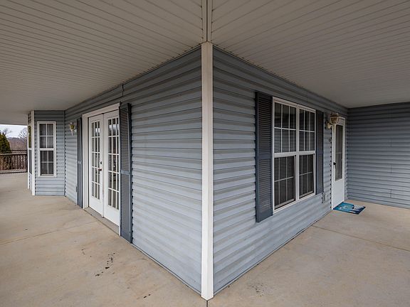 4th image of 832 S Lantern Ln