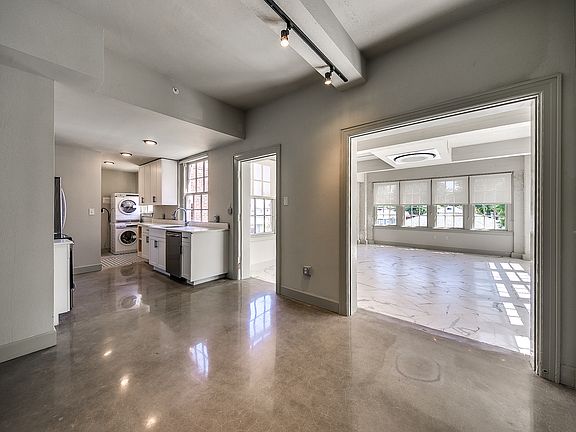 5th image of 620 NW 21st St #203