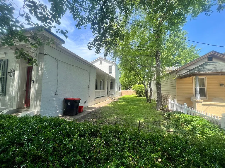 1327 E Washington St — Photo 4