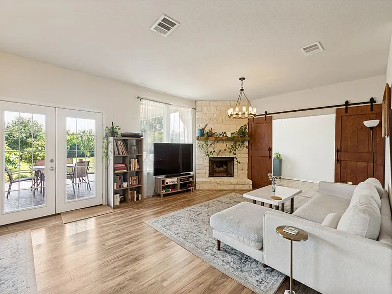 6909 Longford Trl — Photo 9