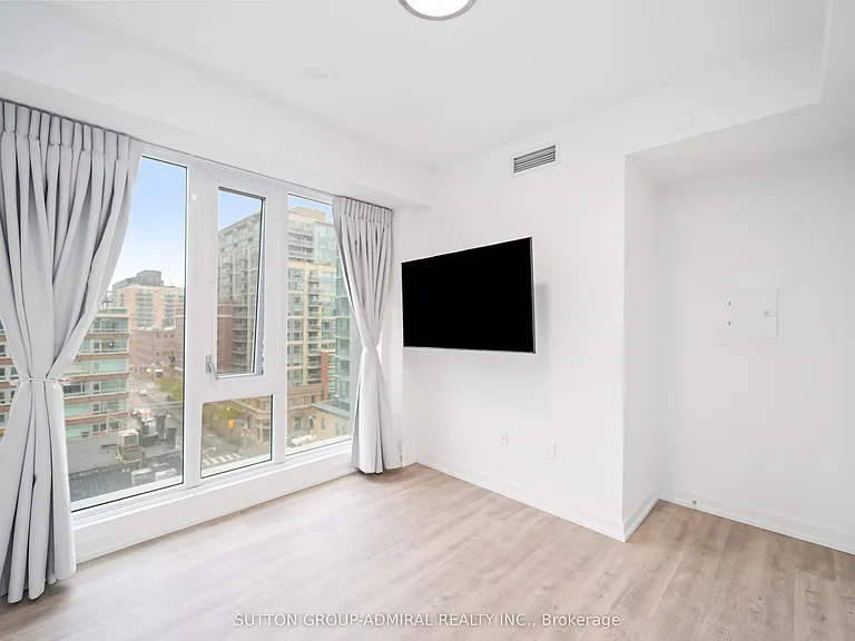 158 Front St E #812 — Photo 27