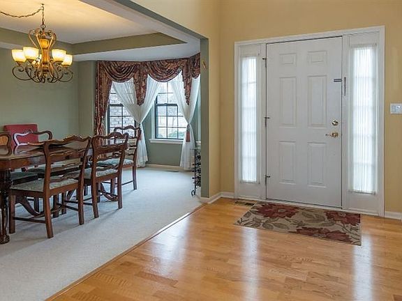4th image of 3713 Parkwood Cir
