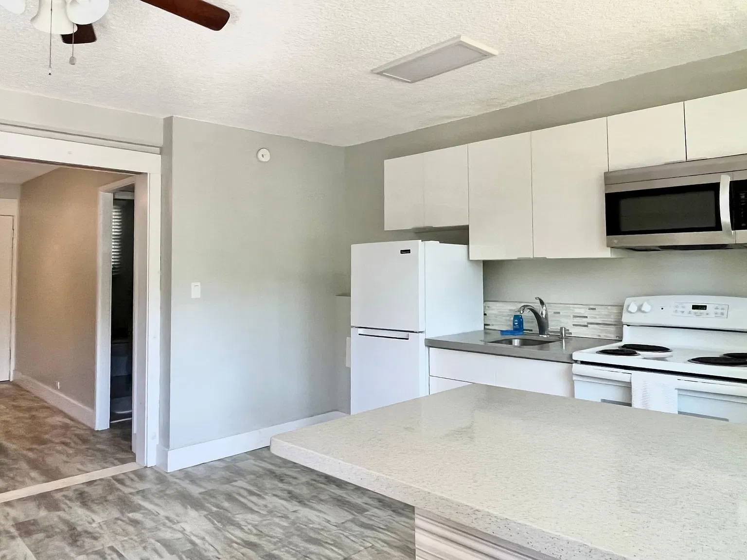 427 Pau St — Photo 2