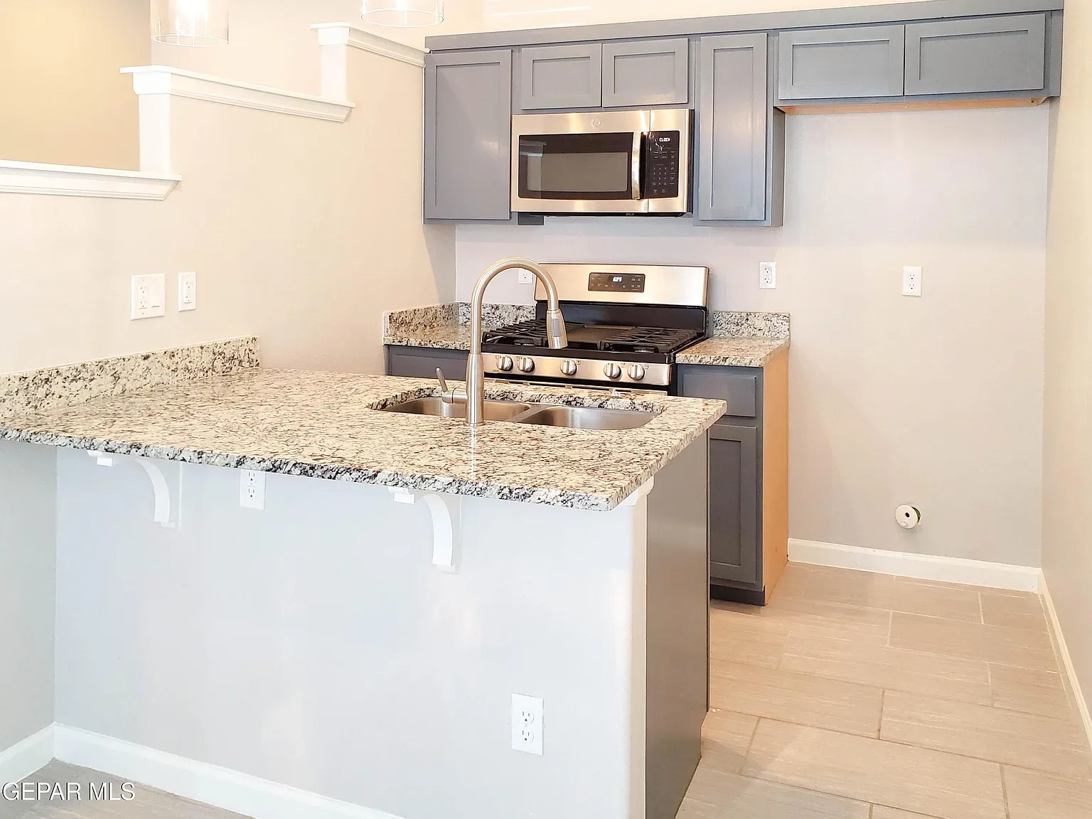 3 bed, 2.5 bath, 1346 sqft, $1,550 — Photo 4