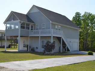 275 Cordts Ln, Hampstead, NC 28443