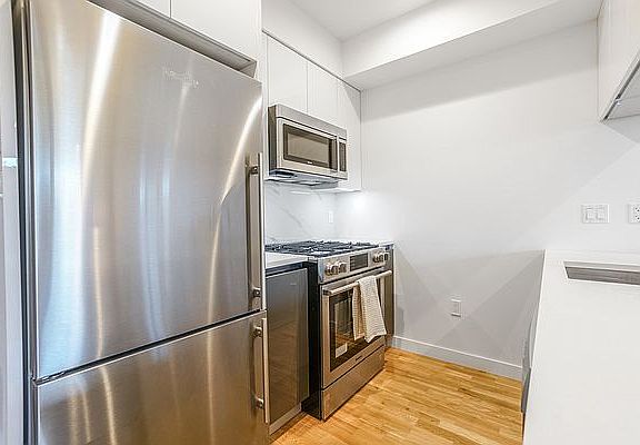 4th image of 2600 7th Ave #3D