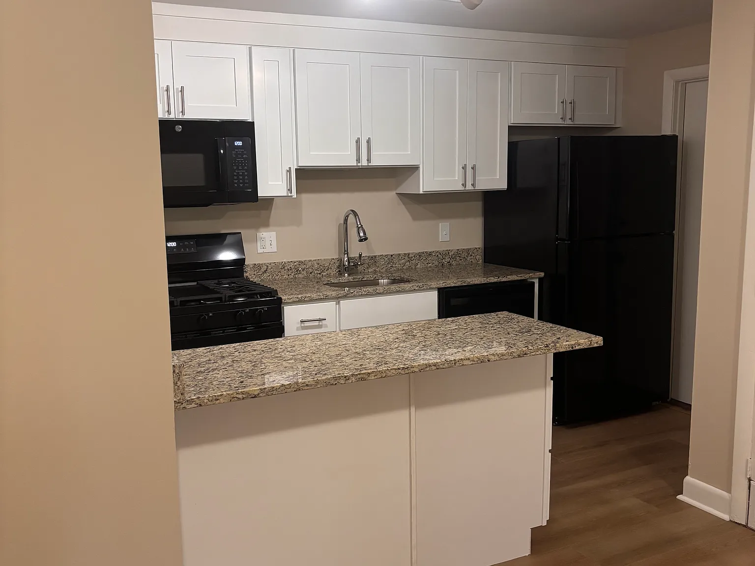 2 bed, $2,200 — Photo 3