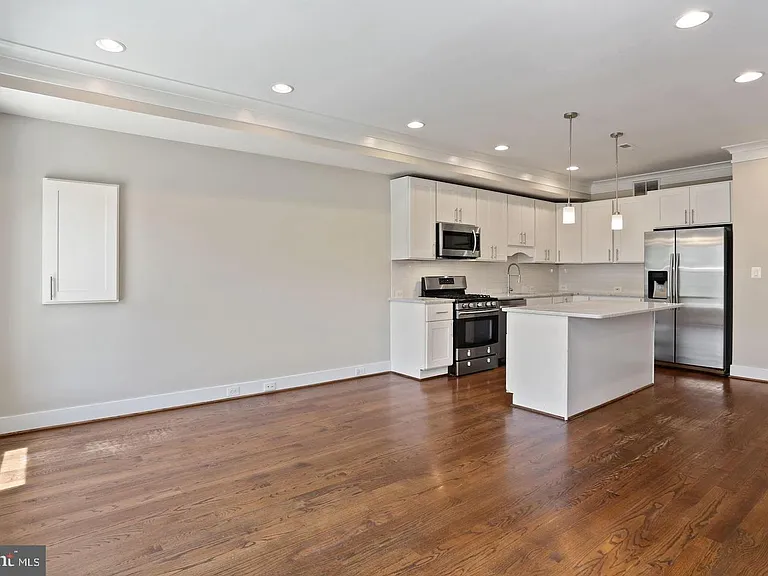 224 R St NE #2 — Photo 11