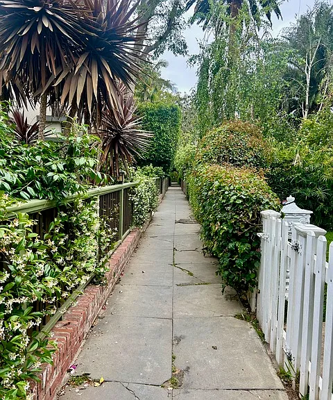 910 Nowita Pl — Photo 42