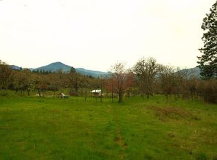 690 Buttercup Ln, Jacksonville, OR 97530