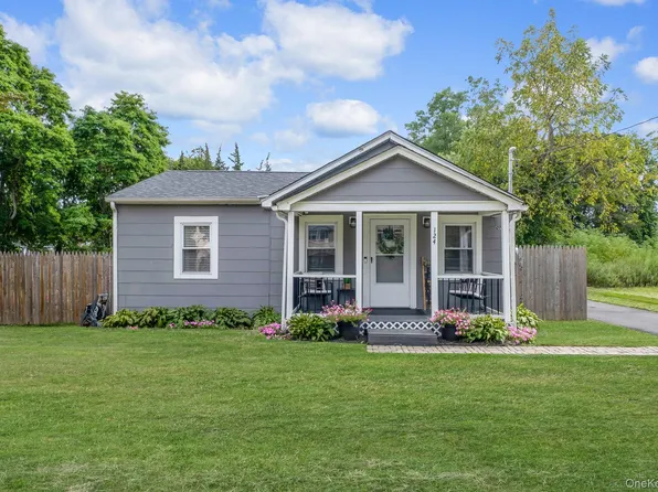 124 4th Street, Saint James, NY 11780