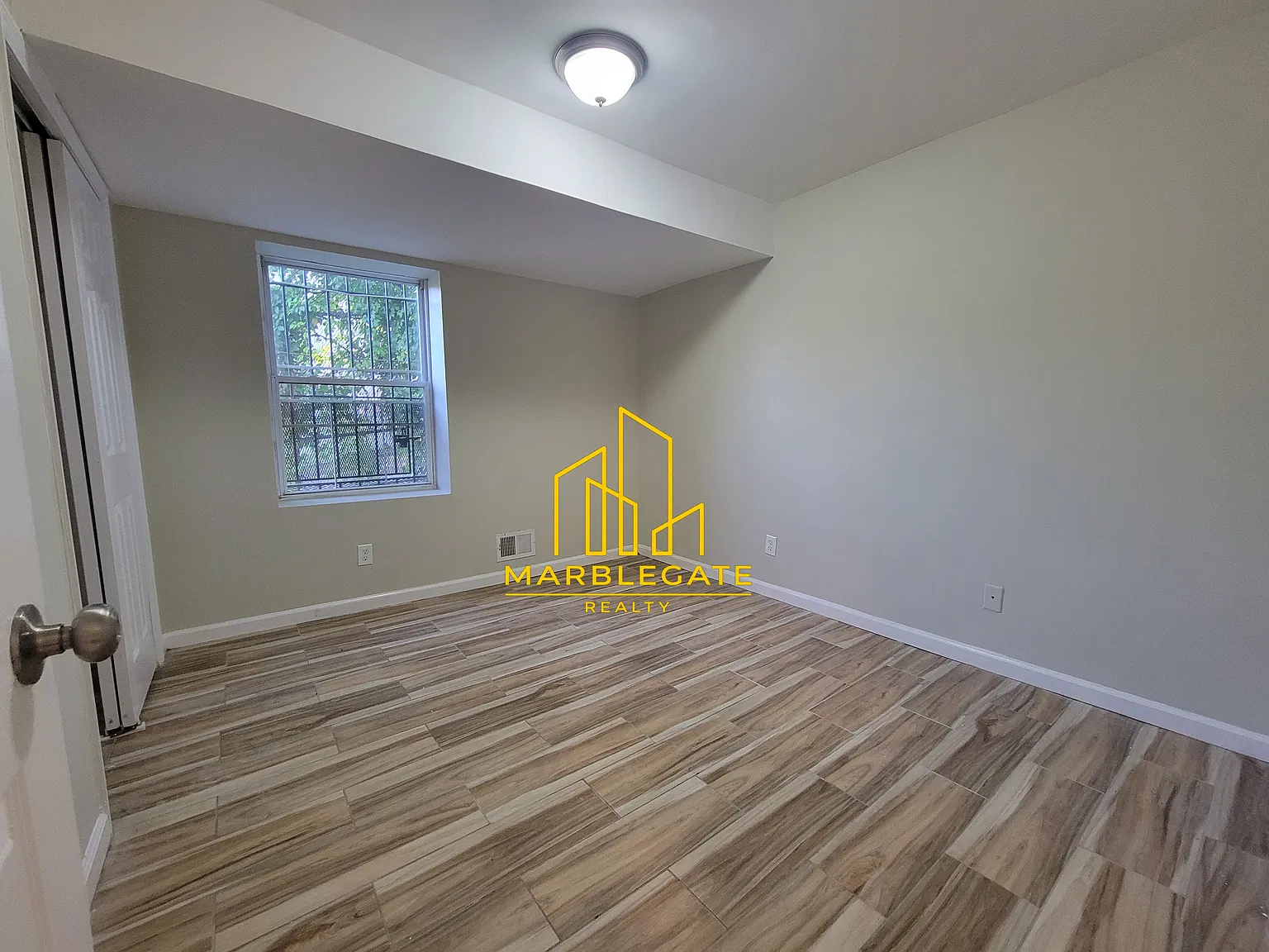 2 bed, 850 sqft, $2,050 — Photo 3