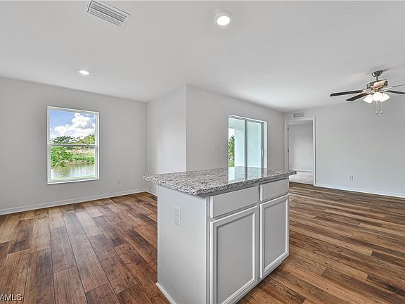 5th image of 1020 NW 15th Pl
