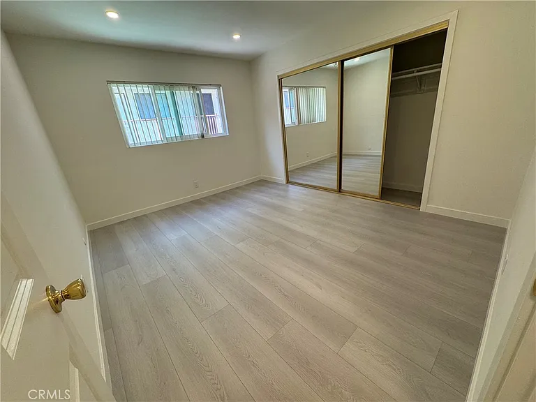 580 W Stocker St #8 — Photo 10