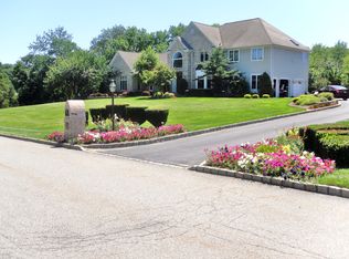 3 Stone Bridge Dr, Andover, NJ 07821