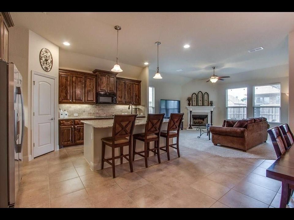 2nd image of 325 Spring Run Dr