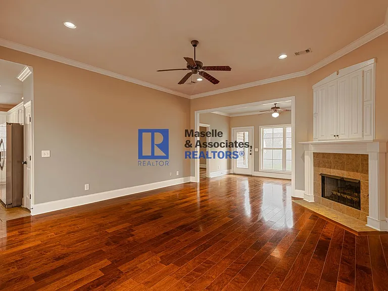 213 Provonce Park — Photo 8
