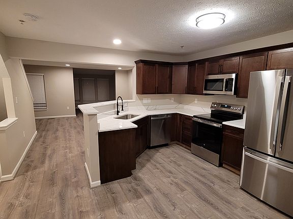 3rd image of 1702 Bluffs Island Ct