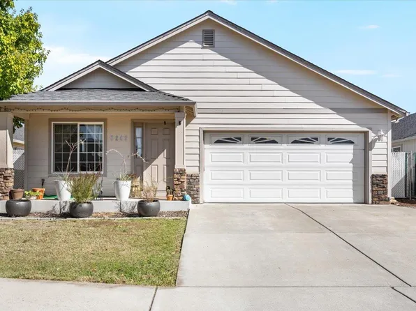 8242 Kestrel Way, White City, OR 97503