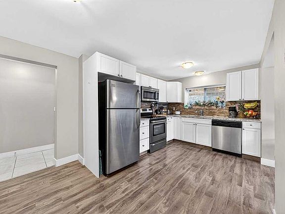 3rd image of 2117 E 16th St SW #11