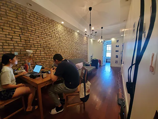 Rented by Nooklyn NYC LLC | media 30