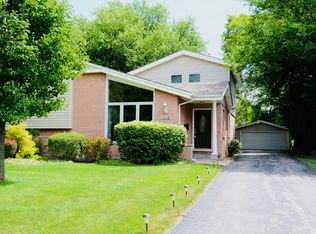 1115 Harms Rd, Glenview, IL 60025
