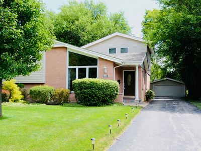 1115 Harms Rd, Glenview, IL, 60025