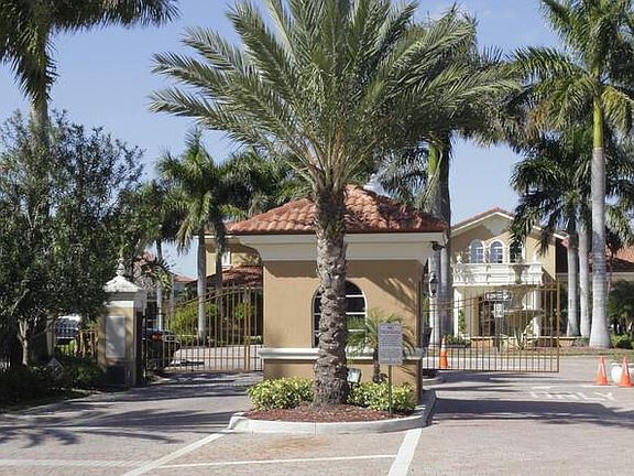 2nd image of 1304 Villa Cir