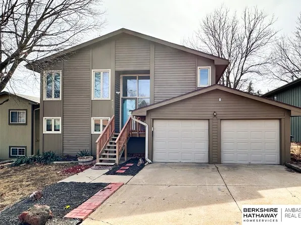 8117 Girard Plz, Omaha, NE 68122