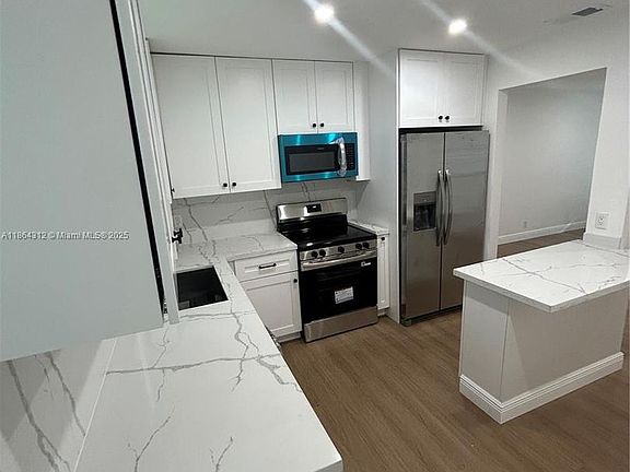 3rd image of 808 SW 15th Ave #0