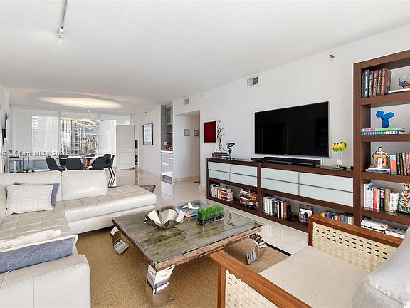 3rd image of 1541 Brickell Ave APT C3206
