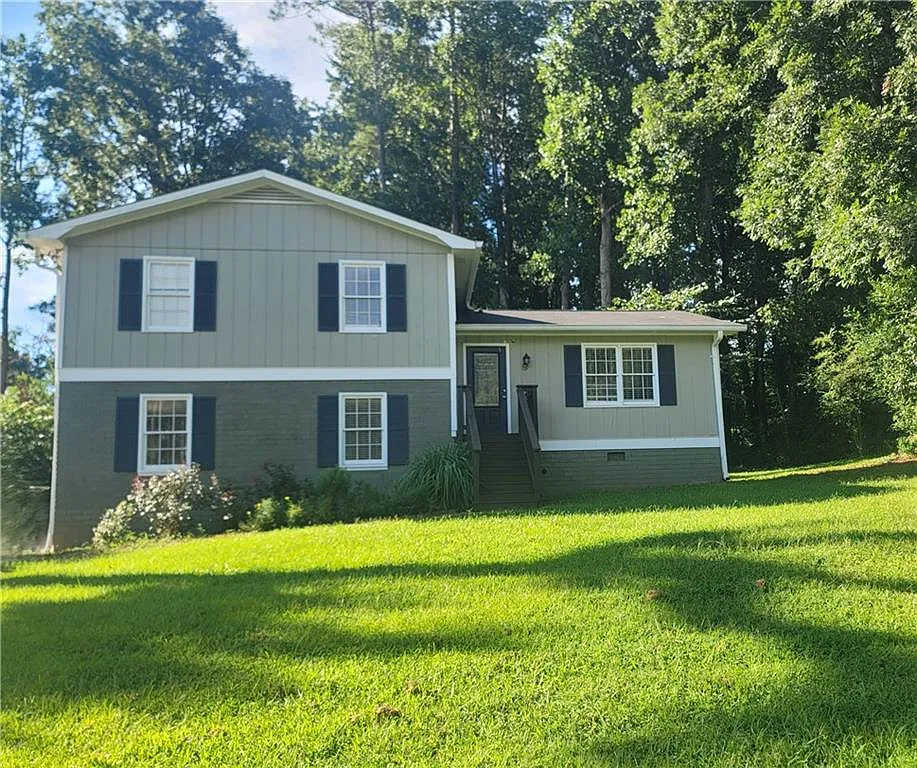 3 bed, 2.0 bath, 1824 sqft, $2,500 — Photo 1