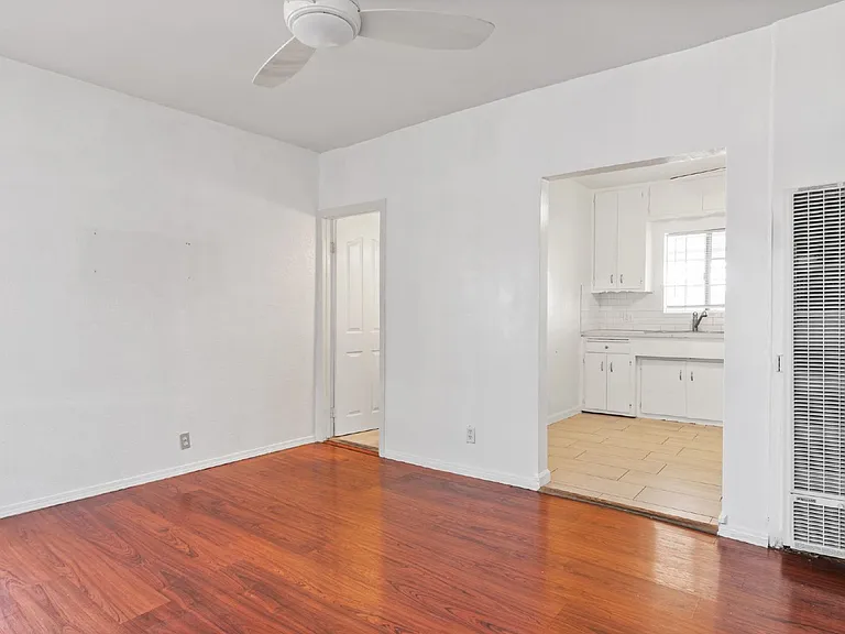 331 W 13th St — Photo 4