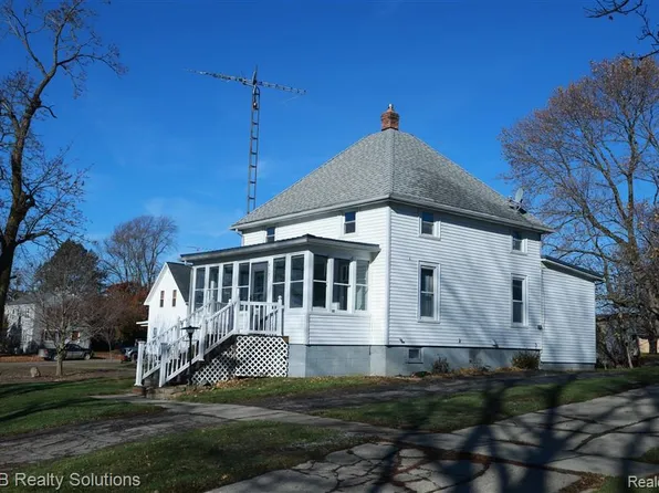 4131 Pleasant St, North Branch, MI 48461