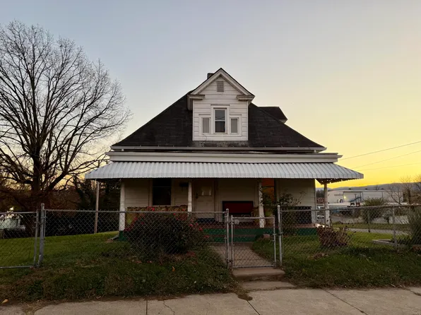 1730 Moorman Ave NW, Roanoke, VA 24017