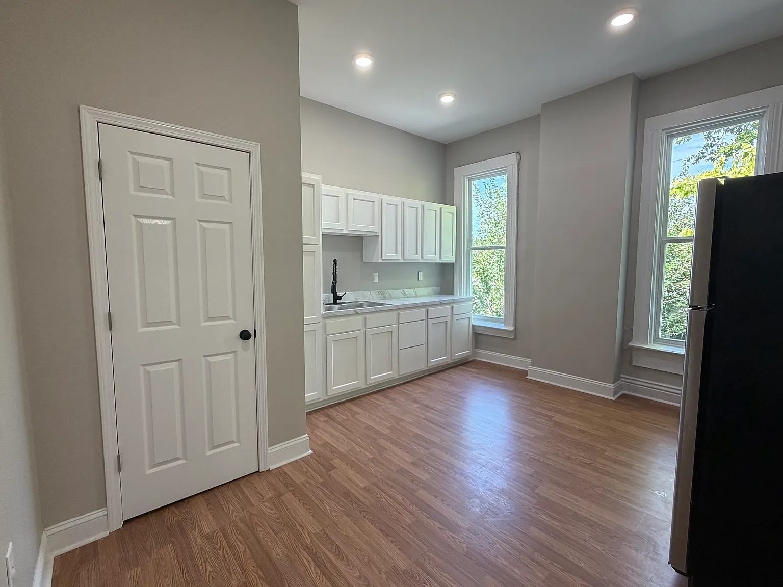 2 bed, 1200 sqft, $1,200 — Photo 1