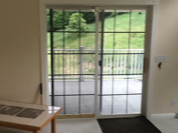 204 Village Ct, Washington, PA 15301