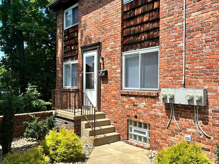 912 Cedar St — Photo 13