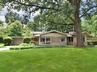 96 Golden Larch Ct, Naperville, IL 60540