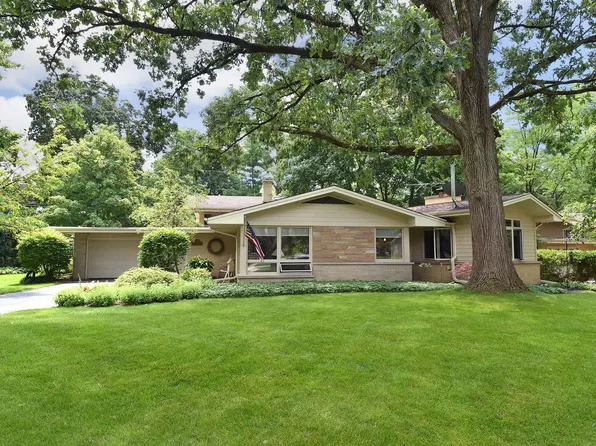 96 Golden Larch Ct, Naperville, IL 60540