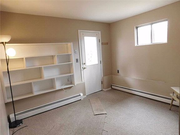 5th image of 907 Old Medford Ave